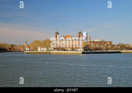 Voir d'Ellis Island à jour ensoleillé. Banque D'Images