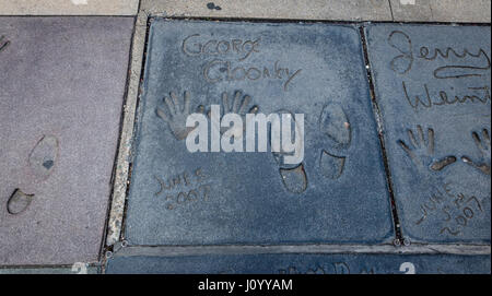 George Clooney handprints dans Hollywood Boulevard, en face du Théâtre Chinois - Los Angeles California, USA Banque D'Images