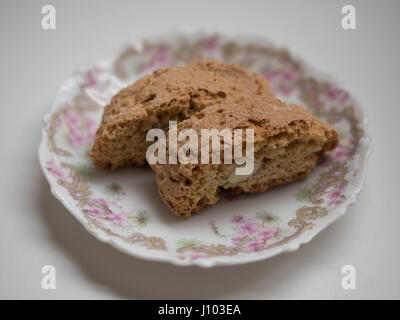 Cantucci, biscuits aux amandes italiennes souvent trempés dans de l'alcool (vin Santo) et consommés comme dessert Banque D'Images