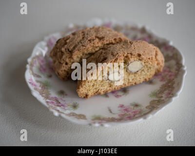 Cantucci, biscuits aux amandes italiennes souvent trempés dans de l'alcool (vin Santo) et consommés comme dessert Banque D'Images