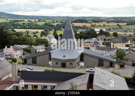 Prog Église d'Aidan vue depuis le château de Ferns à Ferns, comté de Wexford, Irlande (Eire). Banque D'Images