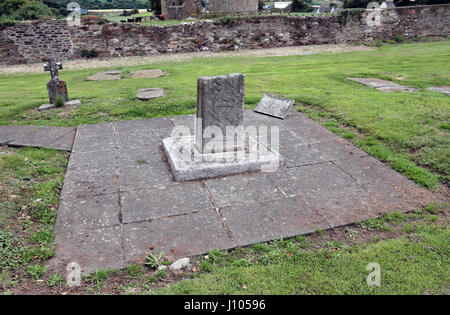 La tombe de Diarmuid MacMurrough dans l'église de la cathédrale de St Edan, église d'Irlande, Ferns, comté de Wexford, Irlande (Eire). Banque D'Images