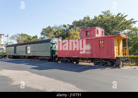 Naples, FL, USA - Le 21 mars 2017 : vieux wagons de la côte atlantique au dépôt de Naples et train museum. Florida, United States Banque D'Images