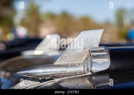 Closeup détail dans une vieille voiture noire de 1950 Banque D'Images