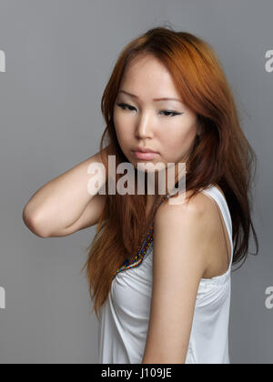 Asian Woman in white dress Banque D'Images