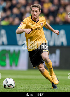 Dresde, Allemagne. Apr 16, 2017. Dresde Andreas Lambertz lors de la Bundesliga match de foot entre SG Dynamo Dresde et Fortuna Düsseldorf dans le stade de DDV à Dresde, Allemagne, 16 avril 2017. Photo : Thomas Eisenhuth/dpa-Zentralbild/ZB/dpa/Alamy Live News Banque D'Images