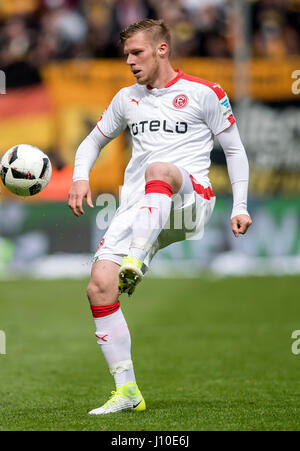 Dresde, Allemagne. Apr 16, 2017. La Düsseldorf Rouwen Hennings lors de la Bundesliga match de foot entre SG Dynamo Dresde et Fortuna Düsseldorf dans le stade de DDV à Dresde, Allemagne, 16 avril 2017. Photo : Thomas Eisenhuth/dpa-Zentralbild/ZB/dpa/Alamy Live News Banque D'Images