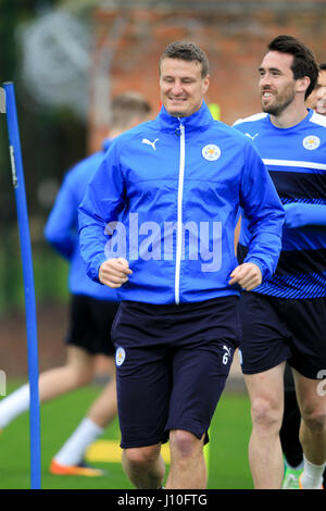 Leicester, Angleterre, 17th, April, 2017. Produit defender Robert Huth à leur formation au sol d'entraînement Belvoir prêt pour la deuxième étape de la Ligue des Champions Quart de finale cravate avec l'Atletico Madrid. © Phil Hutchinson/Alamy Live News Banque D'Images