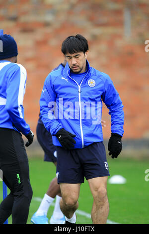 Leicester, Angleterre, 17th, April, 2017. Produit striker Shinji Okazaki formation au sol d'entraînement Belvoir prêt pour la deuxième étape de la Ligue des Champions Quart de finale cravate avec l'Atletico Madrid. © Phil Hutchinson/Alamy Live News Banque D'Images