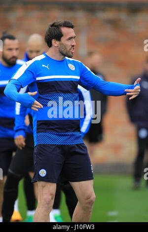 Leicester, Angleterre, 17th, April, 2017. Produit defender Christian Fuchs formation au sol d'entraînement Belvoir prêt pour la deuxième étape de la Ligue des Champions Quart de finale cravate avec l'Atletico Madrid. © Phil Hutchinson/Alamy Live News Banque D'Images