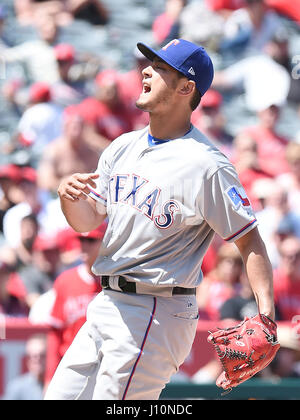 Anaheim, Californie, USA. 13 avr, 2017. Yu Darvish (Rangers) MLB : les Rangers du Texas le lanceur partant Yu Darvish réagit au cours de la Major League Baseball match contre les Los Angeles Angels of Anaheim au Angel Stadium d'Anaheim à Anaheim, California, United States . Credit : AFLO/Alamy Live News Banque D'Images