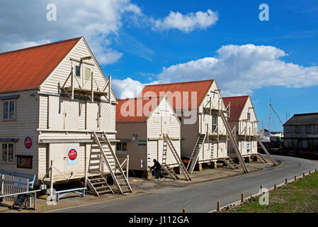 Sail lofts sur pilotis, West Mersea, Essex, Angleterre, Royaume-Uni Banque D'Images