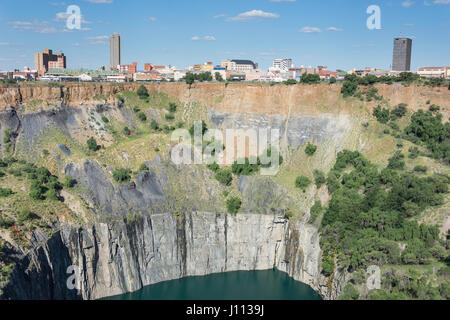 'Le grand trou' et le centre-ville de Kimberley, South Circular Road, Kimberley, dans le Nord de la Province du Cap, Afrique du Sud Banque D'Images
