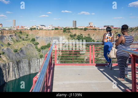 La plate-forme panoramique au "grand trou", South Circular Road, Kimberley, dans le Nord de la Province du Cap, Afrique du Sud Banque D'Images