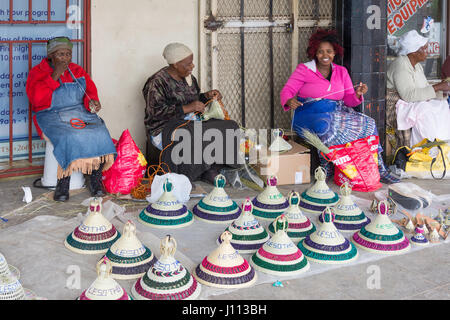 Bosotho rue hat tisserands, Kingsway, Maseru, District de Maseru, Lesotho Banque D'Images