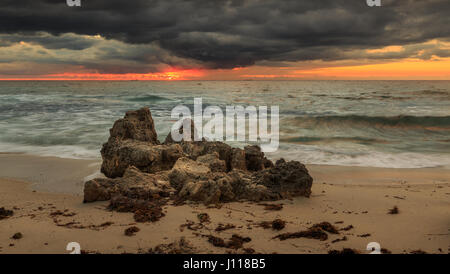 Tempête en mer, Trigg Beach, Perth, Western Australia, Australia Banque D'Images