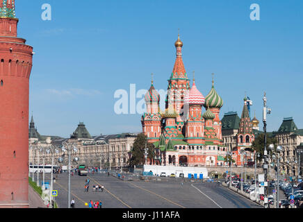 Moscou, Russie - 21.09.2015. La Cathédrale de Saint Basil Vasilevsky et descente de la Place Rouge à Moscou, Kremlin Banque D'Images