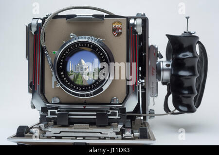 1960 SUPER TECHNIKA LINHOF HISTORIQUE IV GAMME GRAND FORMAT FINDER VIEW CAMERA FILM (©1956 LINHOF GMBH) Banque D'Images