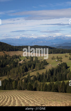 Randonnées dans les Dolomites. Alpes italiennes, une Mecque pour les amateurs de plein air. Des panoramas spectaculaires, massifs montagneux et pics rocheux que stan Banque D'Images