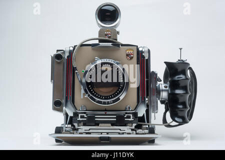 1960 SUPER TECHNIKA LINHOF HISTORIQUE IV GAMME GRAND FORMAT FINDER VIEW CAMERA FILM (©1956 LINHOF GMBH) Banque D'Images