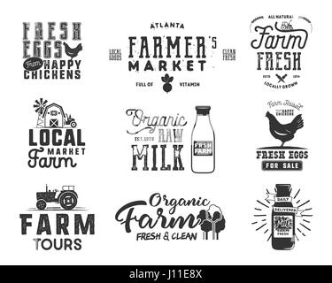 Marché de l'agriculteur, les aliments biologiques, le lait et les oeufs Set de badges. Produits frais et locaux dessins de logos. Eco farm typographiques insignia en monochrome style. Isolé sur fond blanc. Correctifs de vecteur Illustration de Vecteur