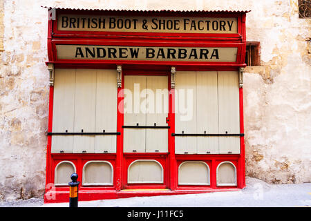 Andrew Barbara British boot and shoe factory outlet, La Valette, Malte Banque D'Images