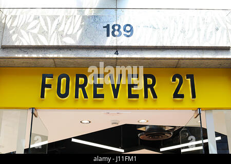 SYDNEY, AUSTRALIE - janvier 23, 2017 : Forever 21 store à Sydney, Australie. Forever 21 est un détaillant de mode rapide américain fondé à 1984 Banque D'Images