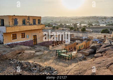 Vue sur Nubian village près d'Assouan, Egypte, Afrique du Sud Banque D'Images