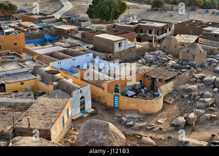 Vue sur Nubian village près d'Assouan, Egypte, Afrique du Sud Banque D'Images