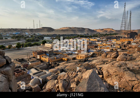 Vue sur Nubian village près d'Assouan, Egypte, Afrique du Sud Banque D'Images