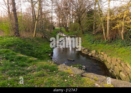 Le Molenbeek, Geleenbeek, Keutelbeek river à Sittard. Limbourg, Pays-Bas. Banque D'Images