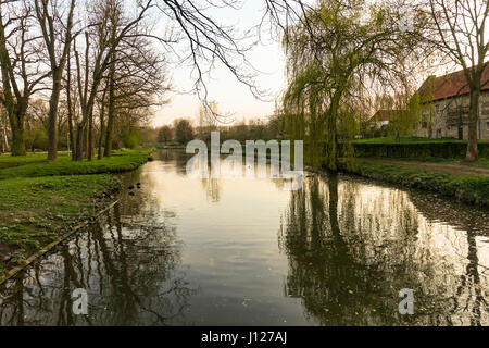 Le Molenbeek, Geleenbeek, Keutelbeek river à Sittard. Limbourg, Pays-Bas. Banque D'Images