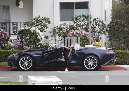 James Corden reprend son fils Max Corden de l'école le jour de la Saint-Patrick avec : James Corden Où : Santa Monica, Californie, États-Unis Quand : 17 Mar 2017 Banque D'Images