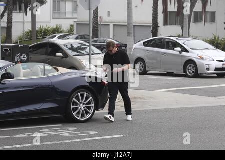 James Corden reprend son fils Max Corden de l'école le jour de la Saint-Patrick avec : James Corden Où : Santa Monica, Californie, États-Unis Quand : 17 Mar 2017 Banque D'Images