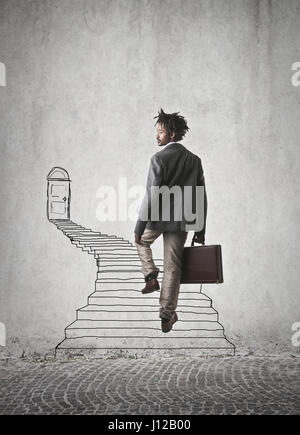 Businessman walking on dessiné escaliers Banque D'Images