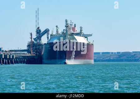 Al ghariya super tanker GNL au terminal de South Hook dans pembrokeshire Milford Haven Banque D'Images