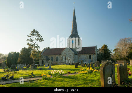 Au début du printemps après-midi à St Giles church in Horsted Keynes, West Sussex, Angleterre. Banque D'Images