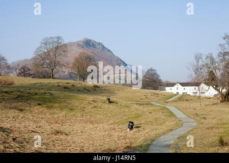 Village Grassmere, partie du parc national de Lake District en Angleterre, Royaume-Uni Banque D'Images