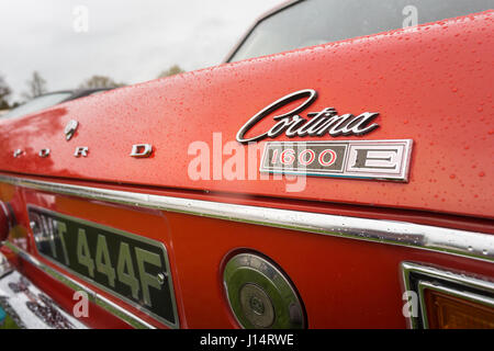 De près de l'arrière et d'un insigne d'un cluster 1970 Ford Cortina mkii classic car Banque D'Images