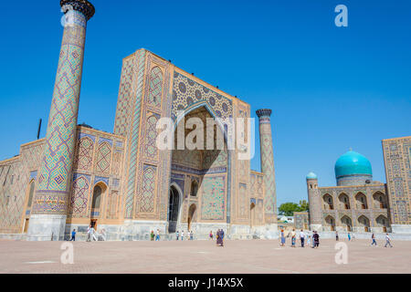 SAMARKAND, OUZBÉKISTAN - Août 28 : Vue sur Samarkand Registan, une des plus grande attraction du pays. Août 2016 Banque D'Images