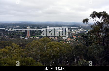 Vue panoramique de Canberra, Australie dans journée du Mont Ainslie avec l'Australian War Memorial, le lac Burley Griffin, Molonglo River, ancien Pa Banque D'Images