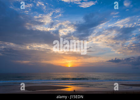 Le coucher du soleil, l'océan Atlantique Lacanau France Banque D'Images