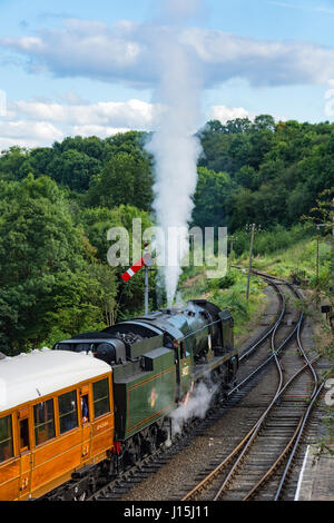 SR West Country Class 4-6-2 Pacific 'Taw Valley', locomotive à vapeur, avec une voiture d'époque, Severn Valley Railway à Highley, Shropshire, Angleterre, Royaume-Uni Banque D'Images