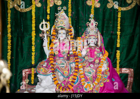 Shiv parvati temple statue, Mathura, Uttar Pradesh, Inde, Asie Banque D'Images
