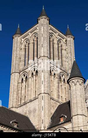 Tour centrale de l'église Saint-Nicolas de Gand, Belgique. Banque D'Images