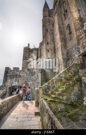 Au pied de l'abbaye du Mont Saint-Michel en septembre, France Banque D'Images