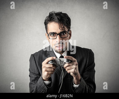 Businessman playing video game Banque D'Images