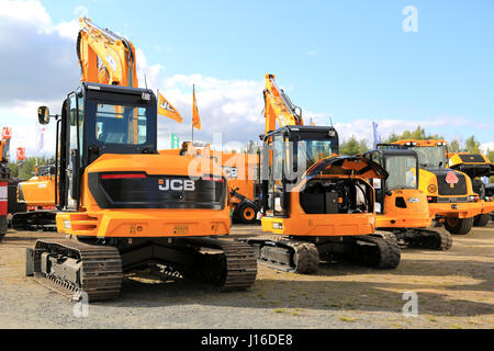 HYVINKAA, FINLANDE - le 11 septembre 2015 : pelles sur chenilles JCB sur l'affichage à l'MAXPO 2015. Banque D'Images