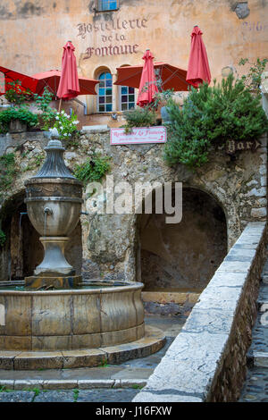 Le Grande Fontaine (b. 1615), St Paul de Vence, Provence, France Banque D'Images