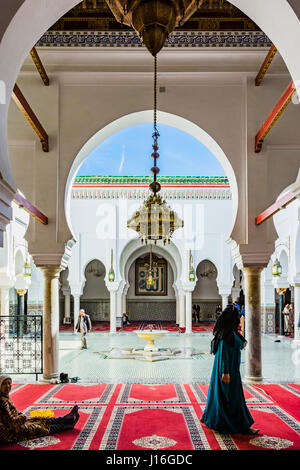 Cour de la Zaouia Moulay Idriss II. Fes, Maroc, Afrique du Nord Banque D'Images